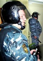Экипаж проверяет объект.